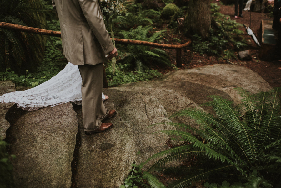 cozy-mount-rainier-wedding-at-the-wellspring-spa-15