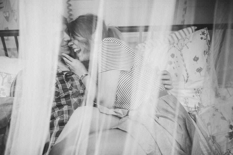 these-ikea-engagement-photos-are-as-sweet-as-they-are-unique-23