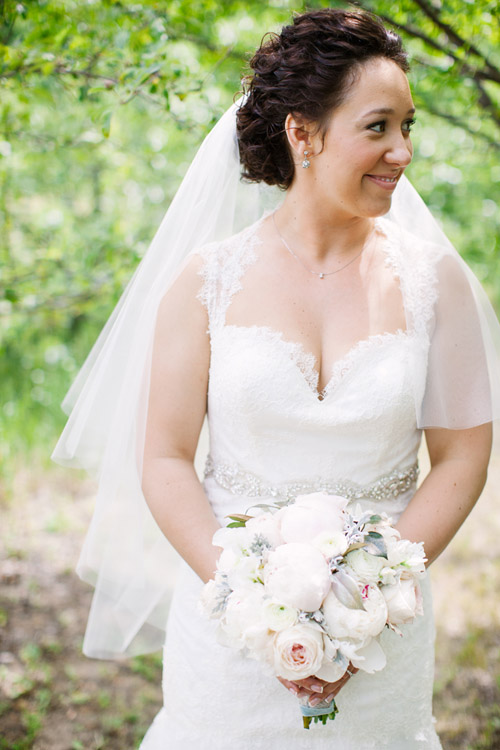 vintage metallic vineyard wedding in Michigan, photo by Dan Stewart Photography | via junebugweddings.com vintage metallic vineyard wedding in Michigan, photo by Dan Stewart Photography | via junebugweddings.com