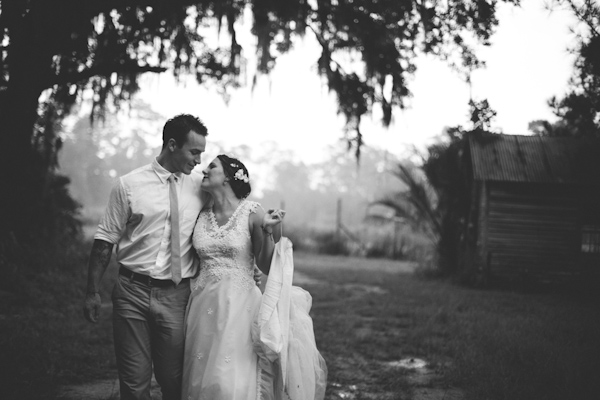 rain on wedding day at Glen Venue, Florida, photo by Jason Mize | via junebugweddings.com rain on wedding day at Glen Venue, Florida, photo by Jason Mize | via junebugweddings.com