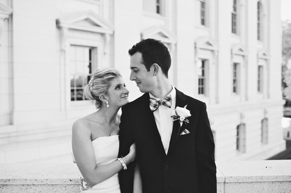 modern elegant gold and black wedding at Legend at Bergamont, photo by DWJohnson Studio | via junebugweddings.com modern elegant gold and black wedding at Legend at Bergamont, photo by DWJohnson Studio | via junebugweddings.com