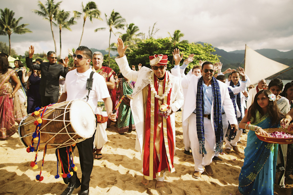 indian american wedding in Hawaii, photos by Anna Kim Photography | via junebugweddings.com indian american wedding in Hawaii, photos by Anna Kim Photography | via junebugweddings.com