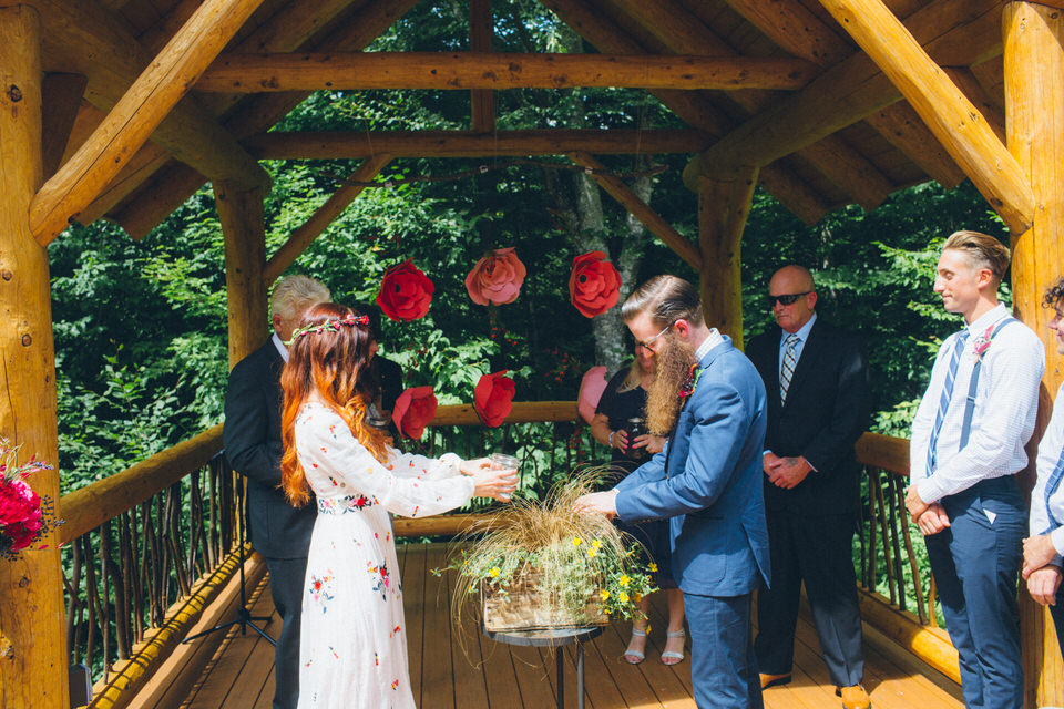 whimsical-glam-londonderry-vermont-wedding-in-the-woods-37