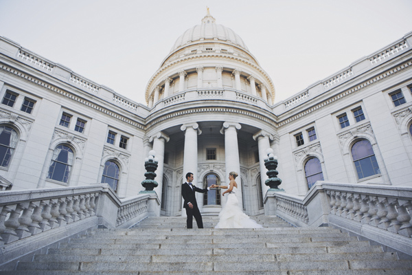 modern elegant gold and black wedding at Legend at Bergamont, photo by DWJohnson Studio | via junebugweddings.com modern elegant gold and black wedding at Legend at Bergamont, photo by DWJohnson Studio | via junebugweddings.com