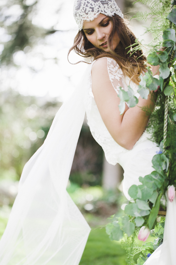 Parisian elopement inspiration photo shoot at the Château de Challain, photo by Cat Hepple Photography | via junebugweddings.com Parisian elopement inspiration photo shoot at the Château de Challain, photo by Cat Hepple Photography | via junebugweddings.com