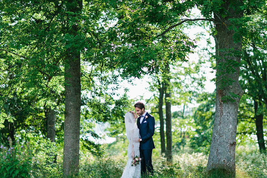 Gorgeous-Natural-Swedish-Wedding-HaringeSlott-23