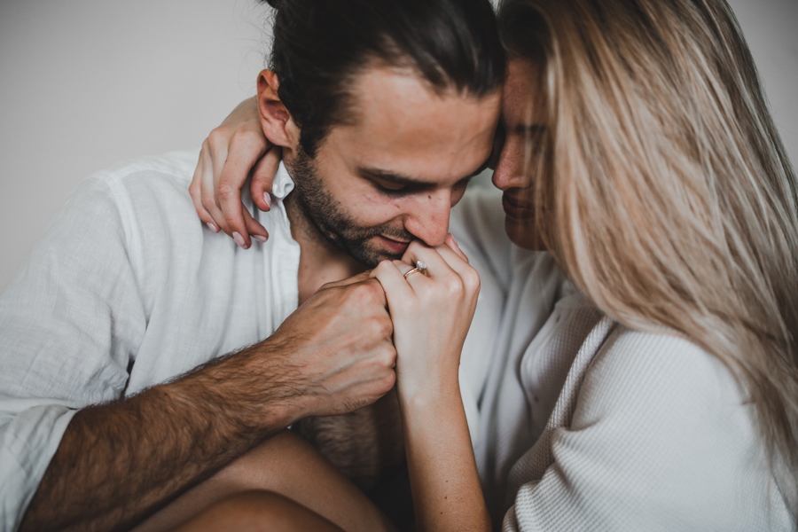 from-the-cabin-to-the-dock-this-pigeon-lake-engagement-is-both-cozy-and-hot-19