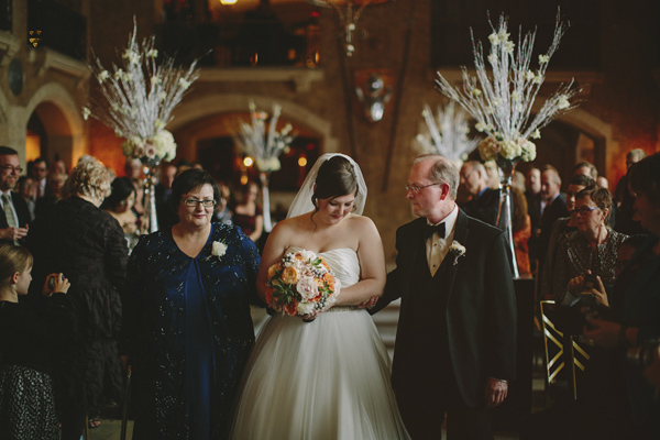 white and gold winter wedding at Fairmont Banff Springs, photo by Gabe McClintock | via junebugweddings.com white and gold winter wedding at Fairmont Banff Springs, photo by Gabe McClintock | via junebugweddings.com