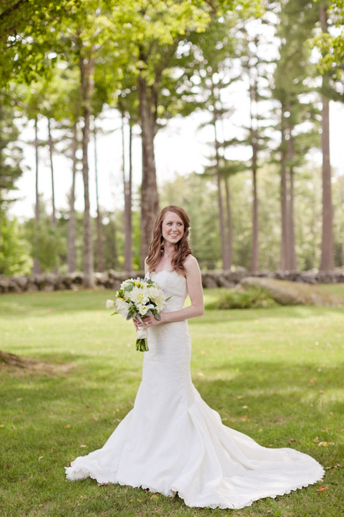 Rustic outdoor New Hampshire barn wedding - photo by Emily Delamater Photography | via junebugweddings.com Rustic outdoor New Hampshire barn wedding - photo by Emily Delamater Photography | via junebugweddings.com