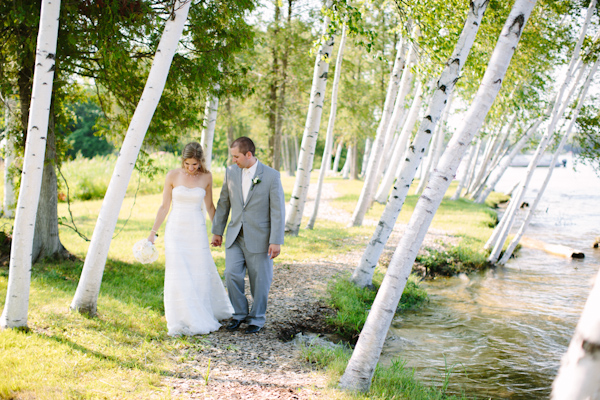 sunny rustic barn wedding in Michigan with photos by Dan Stewart | via junebugweddings.com sunny rustic barn wedding in Michigan with photos by Dan Stewart | via junebugweddings.com