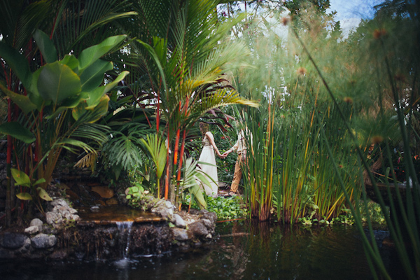tropical elopement in Costa Rica, photo by Costa Vida Photography | via junebugweddings.com tropical elopement in Costa Rica, photo by Costa Vida Photography | via junebugweddings.com