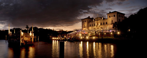 tropical candlelight wedding in Miami at Vizcaya Museum and Garden, photos by Maloman Photograhper tropical candlelight wedding in Miami at Vizcaya Museum and Garden, photos by Maloman Photograhpers