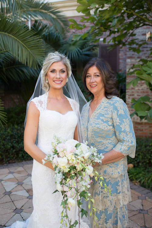 Elegant wedding at Louisiana Private Estate with photos by Courtney Dellafiora | junebugweddings.com Elegant wedding at Louisiana Private Estate with photos by Courtney Dellafiora | junebugweddings.com