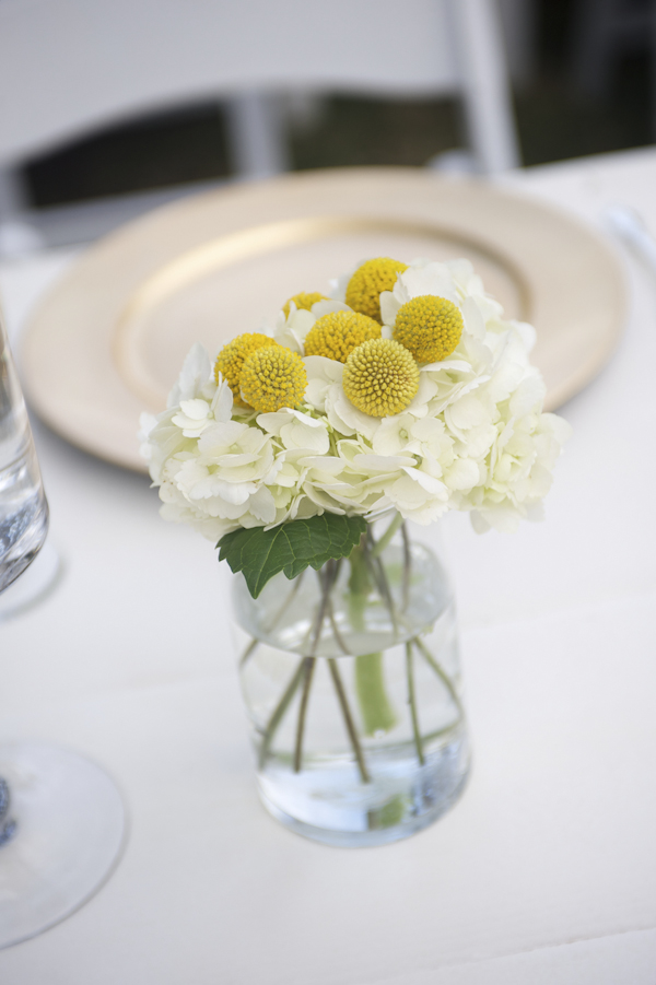Black, white, and gold wedding at Austin Museum of Art in Austin, Texas, photos by Ashley Garmon Photography | via junebugweddings.com Black, white, and gold wedding at Austin Museum of Art in Austin, Texas, photos by Ashley Garmon Photography | via junebugweddings.com