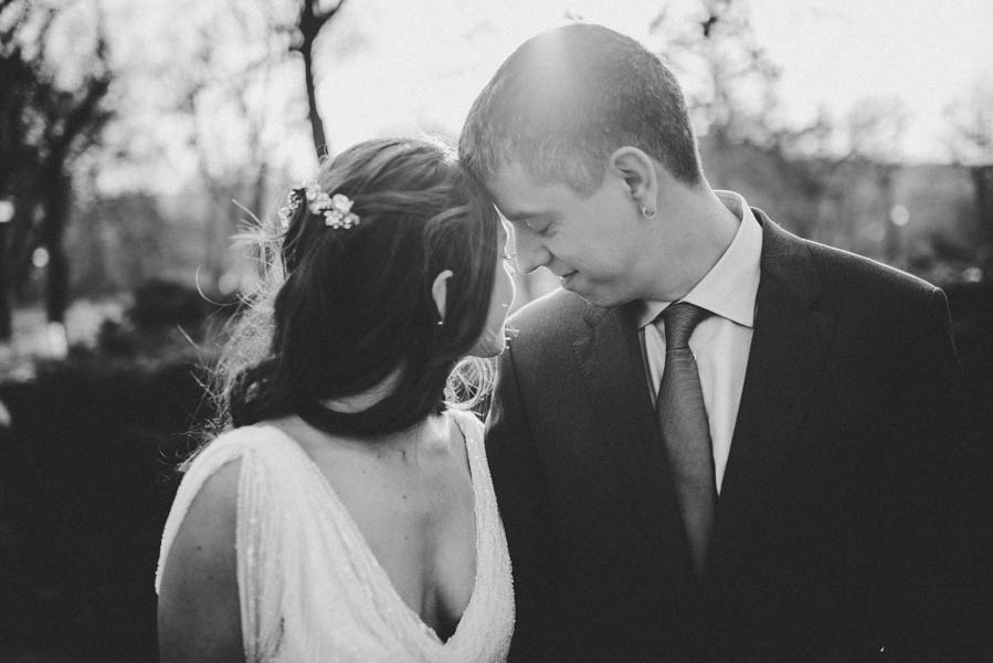 Romantic-Serbian-Wedding-Shoot-in-the-Botanical-Garden-20