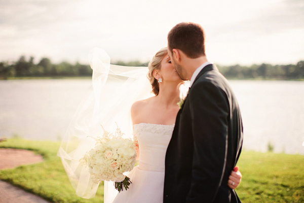 classic Oscar De La Renta bridal style with photos by Katherine Salvatori Photography | via junebugweddings.com classic Oscar De La Renta bridal style with photos by Katherine Salvatori Photography | via junebugweddings.com
