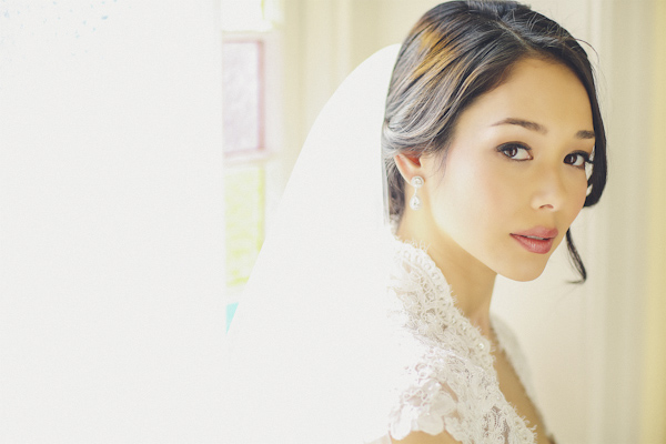 traditional and timeless bridal style, photo by Christina Carroll Photography | via junebugweddings.com traditional and timeless bridal style, photo by Christina Carroll Photography | via junebugweddings.com