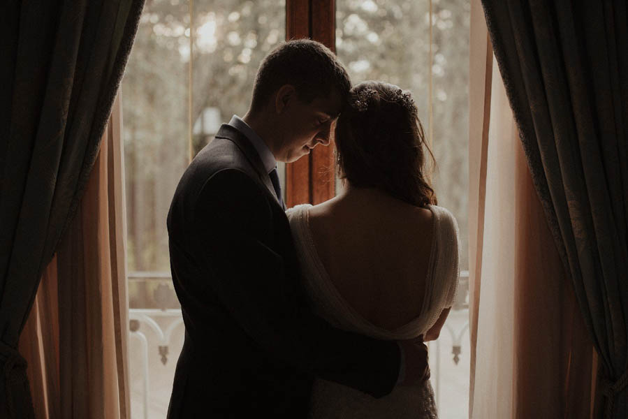 Romantic-Serbian-Wedding-Shoot-in-the-Botanical-Garden-23