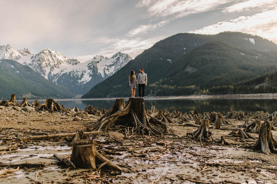 the-views-are-unreal-in-this-breathtaking-bridal-veil-falls-engagement-shoot-19