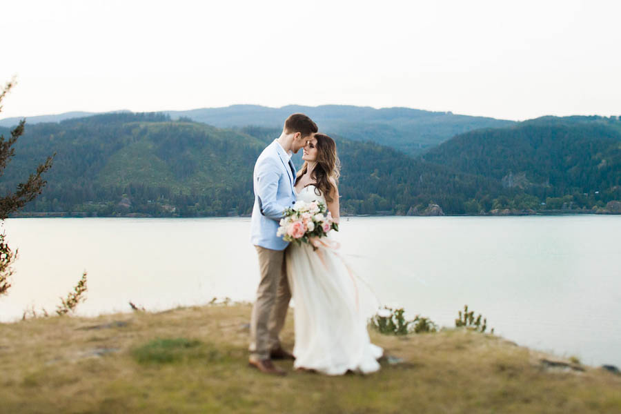 Romantic-Columbia-Gorge-Wedding-Inspiration-Angela-Shae (23 of 24)