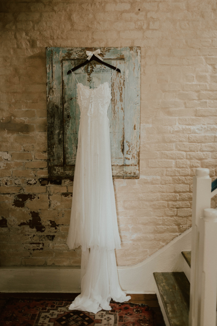 This Romantic Neutral Wedding Palette Highlighted the New Orleans Charm of Race & Religious | Junebug Weddings This Romantic Neutral Wedding Palette Highlighted the New Orleans Charm of Race & Religious | Junebug Weddings