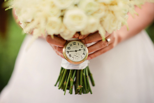 classic Oscar De La Renta bridal style with photos by Katherine Salvatori Photography | via junebugweddings.com classic Oscar De La Renta bridal style with photos by Katherine Salvatori Photography | via junebugweddings.com