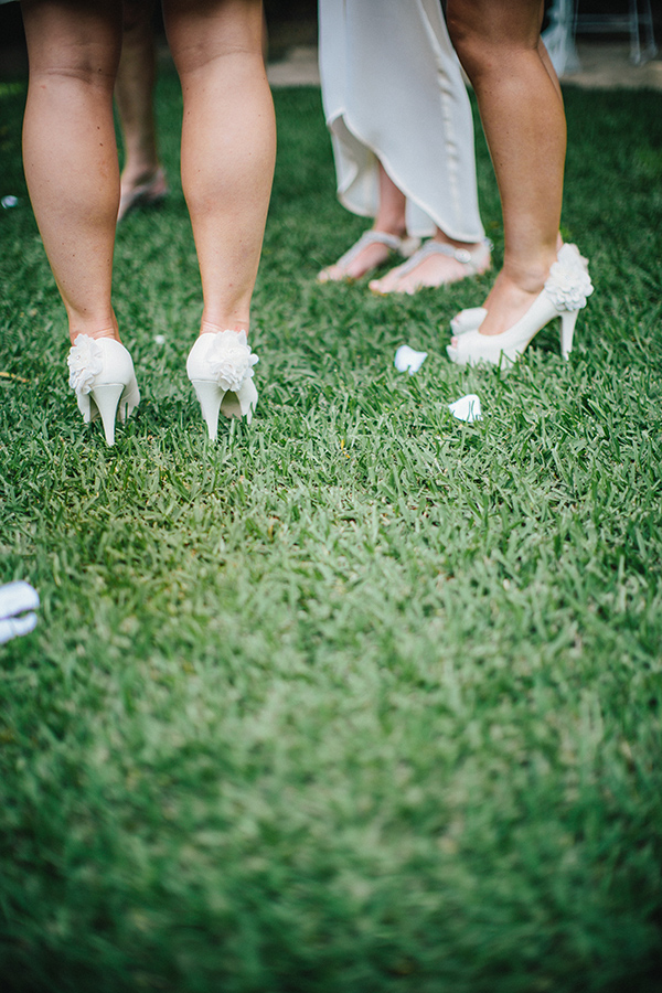 charming Australia wedding with gorgeous wedding party style, photo by Hannah Blackmore Photography | via junebugweddings.com charming Australia wedding with gorgeous wedding party style, photo by Hannah Blackmore Photography | via junebugweddings.com