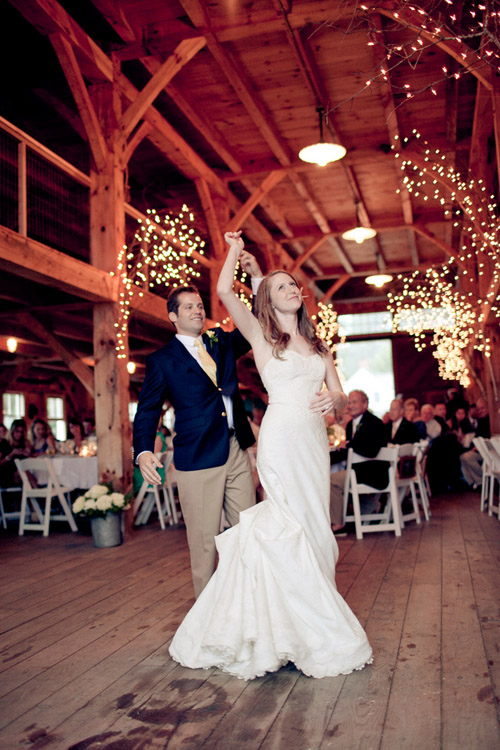 Rustic outdoor New Hampshire barn wedding - photo by Emily Delamater Photography | via junebugweddings.com Rustic outdoor New Hampshire barn wedding - photo by Emily Delamater Photography | via junebugweddings.com
