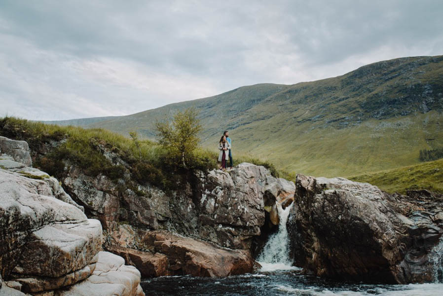 Earthy-Fall-Engagement-Photos-at-Loch-Etive-in-Scotland-Claire-Juliet-Paton-022