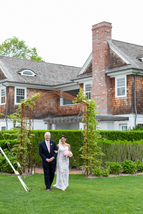 garden wedding at Inn at Windmill Lane, Amagansett, New York, with photos by Jonathan Young Weddings | via junebugweddings.com garden wedding at Inn at Windmill Lane, Amagansett, New York, with photos by Jonathan Young Weddings | via junebugweddings.com