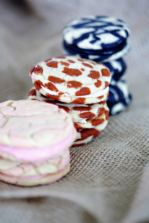 Safari inspired zebra and leopard print macarons, photos by Kay English Photography via junebugweddings.com Safari inspired zebra and leopard print macarons, photos by Kay English Photography via junebugweddings.com