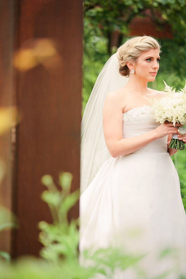 classic Oscar De La Renta bridal style with photos by Katherine Salvatori Photography | via junebugweddings.com classic Oscar De La Renta bridal style with photos by Katherine Salvatori Photography | via junebugweddings.com