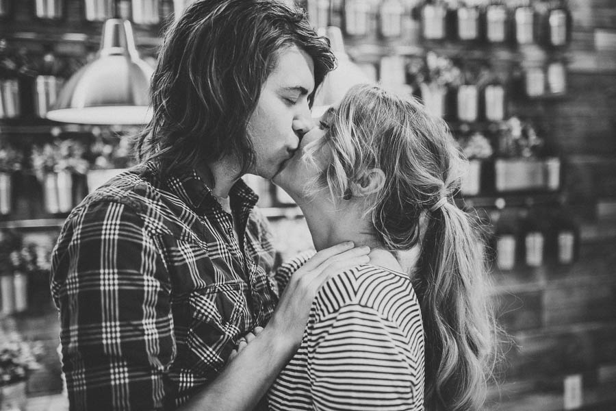 these-ikea-engagement-photos-are-as-sweet-as-they-are-unique-2
