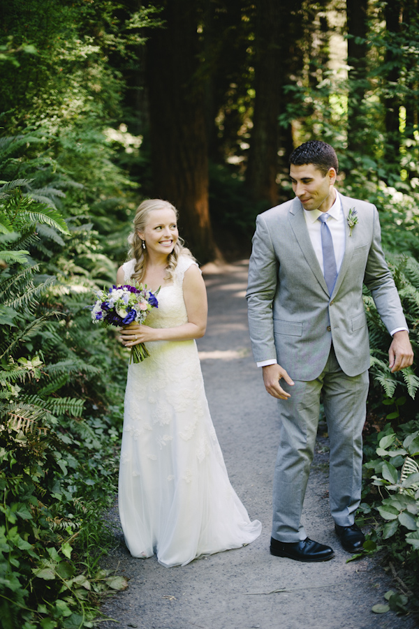 natural, outdoors wedding in Portland, Oregon at Hoyt Arboretum, wedding photo by Aaron Courter Photography | via junebugweddings.com natural, outdoors wedding in Portland, Oregon at Hoyt Arboretum, wedding photo by Aaron Courter Photography | via junebugweddings.com
