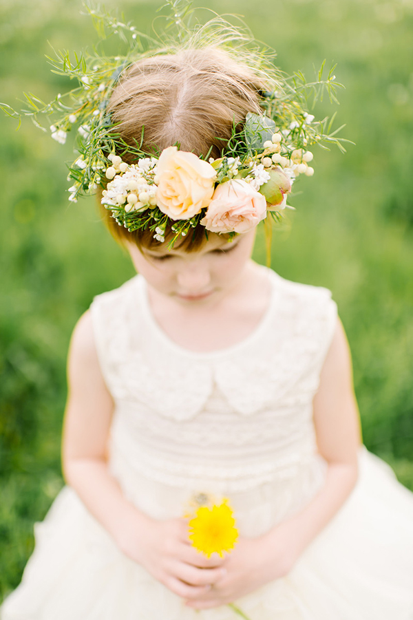 darling countryside wedding inspiration photo shoot, photo by L Hewitt Photography | via junebugweddings.com darling countryside wedding inspiration photo shoot, photo by L Hewitt Photography | via junebugweddings.com
