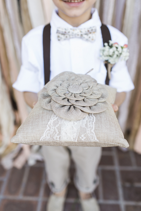 burlap ring bearer pillow, photo by Rachel Solomon | via junebugweddings.com burlap ring bearer pillow, photo by Rachel Solomon | via junebugweddings.com