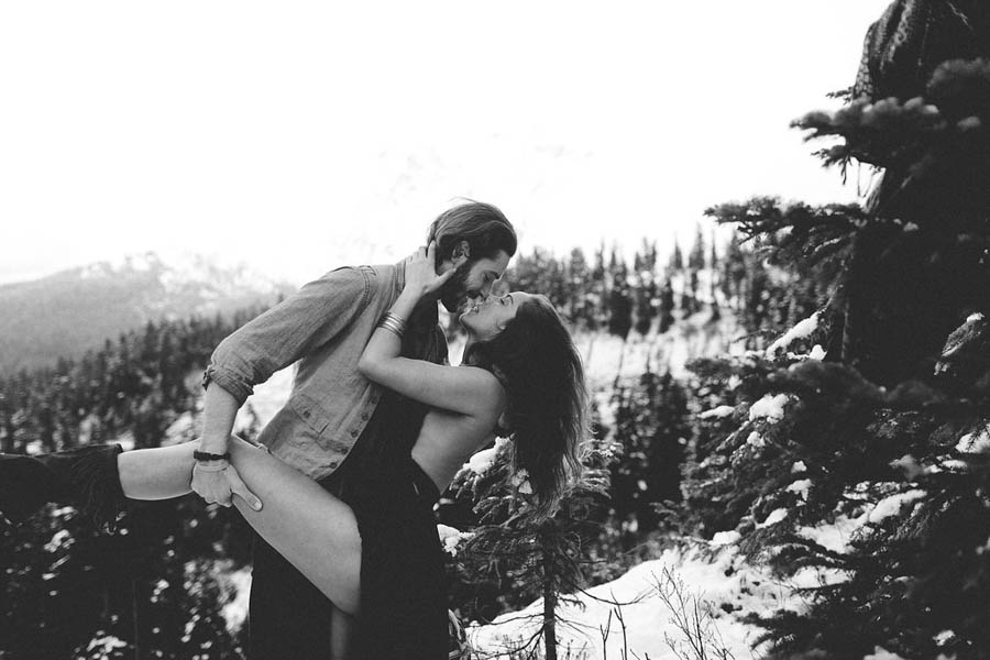Snowy-Couple-Session-at-Mt-Baker-Alexandra-Celia-11