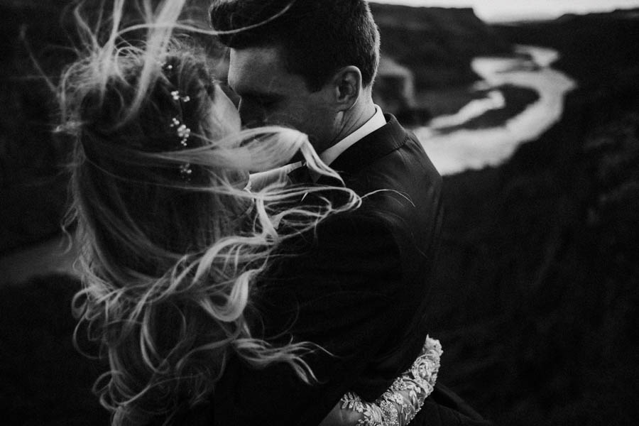 crazy-passionate-icelandic-wedding-adventure-maciej-suwalowski-5