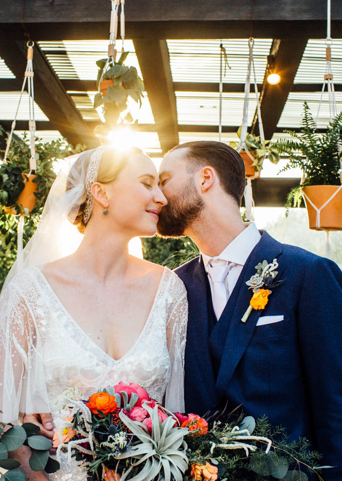 creative-sedona-wedding-in-the-tlaquepaque-arts-and-crafts-village-jane-in-the-woods-19