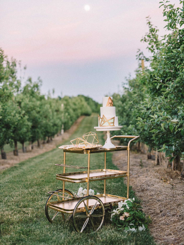 find-your-geometric-wedding-inspiration-in-this-candlelit-elopement-21