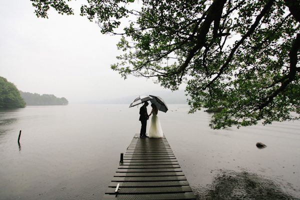 wedding portrait in the rain, photo by Sansom Photography | via junebugweddings.com wedding portrait in the rain, photo by Sansom Photography | via junebugweddings.com