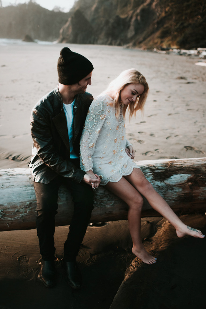 stylish-engagement-photos-on-second-beach-21