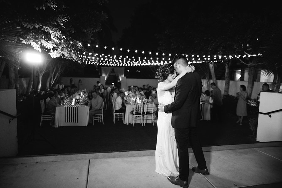 whimsical-black-white-palm-springs-wedding-avalon-hotel-8