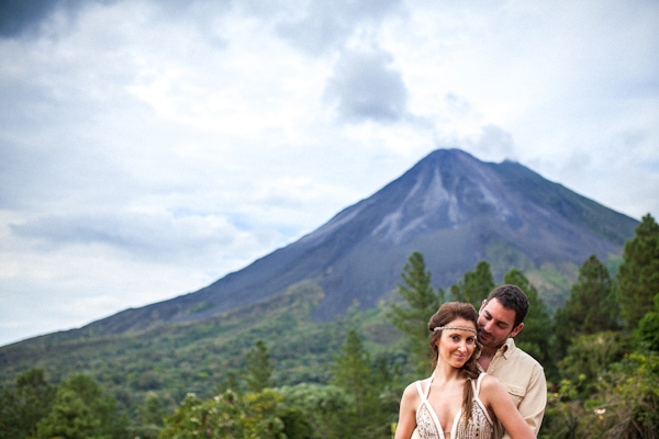 tropical elopement in Costa Rica, photo by Costa Vida Photography | via junebugweddings.com tropical elopement in Costa Rica, photo by Costa Vida Photography | via junebugweddings.com