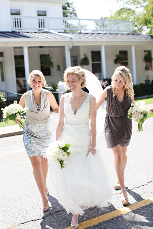 Grey and cream seaside wedding in Newport News, VA, photos by Whitebox Weddings via junebugweddings.com Grey and cream seaside wedding in Newport News, VA, photos by Whitebox Weddings via junebugweddings.com