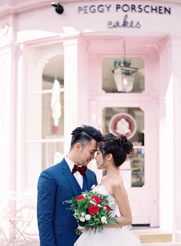 stunning-london-couple-portraits-and-engagement-ceremony-16