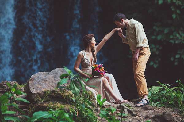 tropical elopement in Costa Rica, photo by Costa Vida Photography | via junebugweddings.com tropical elopement in Costa Rica, photo by Costa Vida Photography | via junebugweddings.com