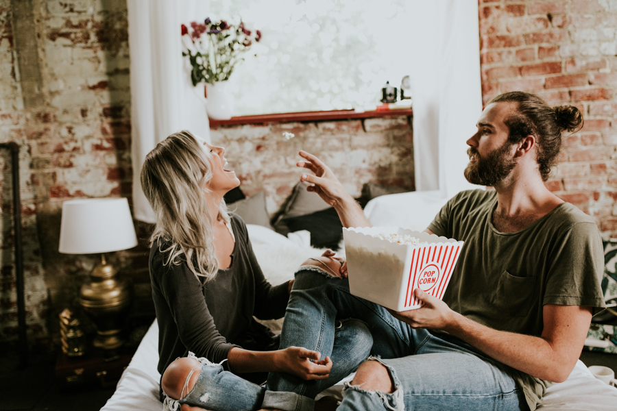 this-couples-pillow-fight-photo-shoot-is-fun-flirty-and-full-of-feathers-26