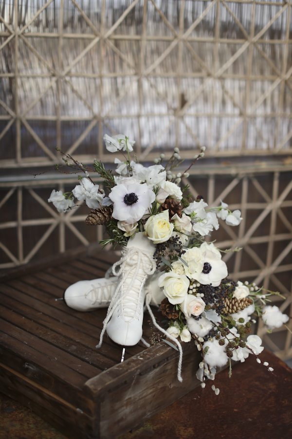 warm and cozy winter wedding, photo by Alison Conklin Photography | via junebugweddings.com warm and cozy winter wedding, photo by Alison Conklin Photography | via junebugweddings.com