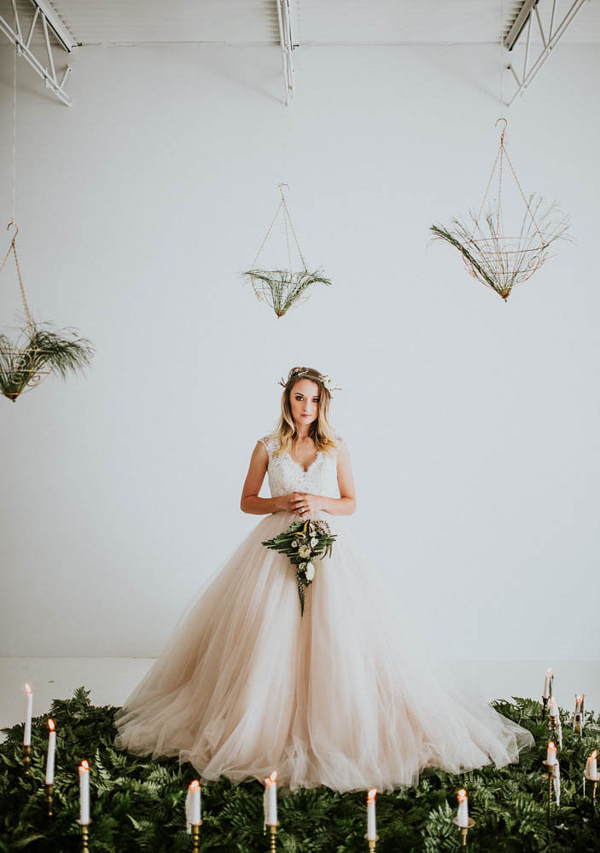 we-guarantee-youll-get-butterflies-over-this-dreamy-emerald-wedding-inspiration-20